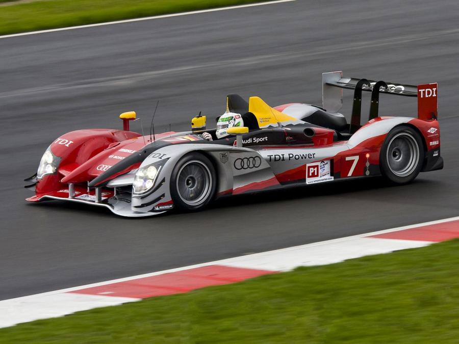  Audi R15 TDI Plus 2010 года  (фото 23 из 40)